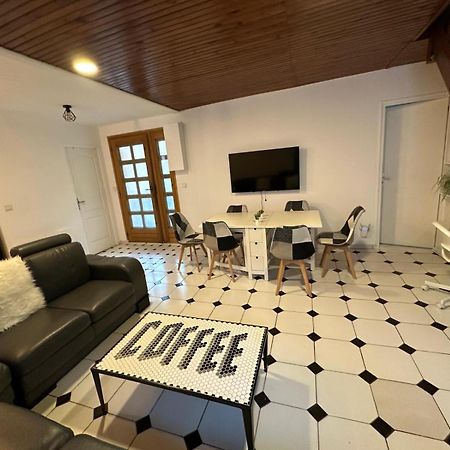 Agreable Appartement Dans Une Maison Saint-Denis  Buitenkant foto