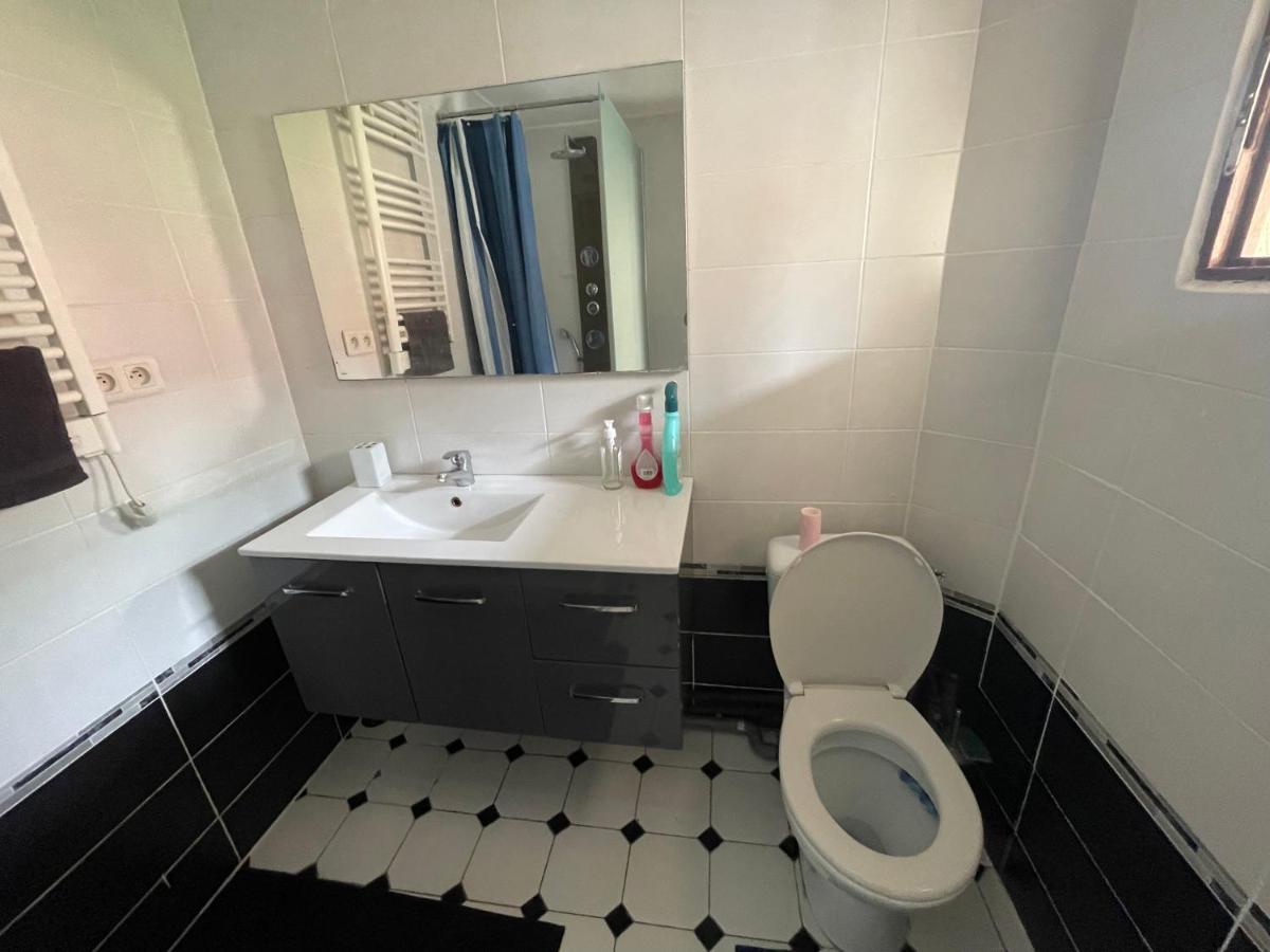 Agreable Appartement Dans Une Maison Saint-Denis  Buitenkant foto