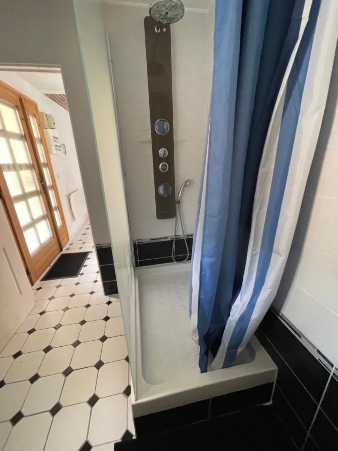 Agreable Appartement Dans Une Maison Saint-Denis  Buitenkant foto