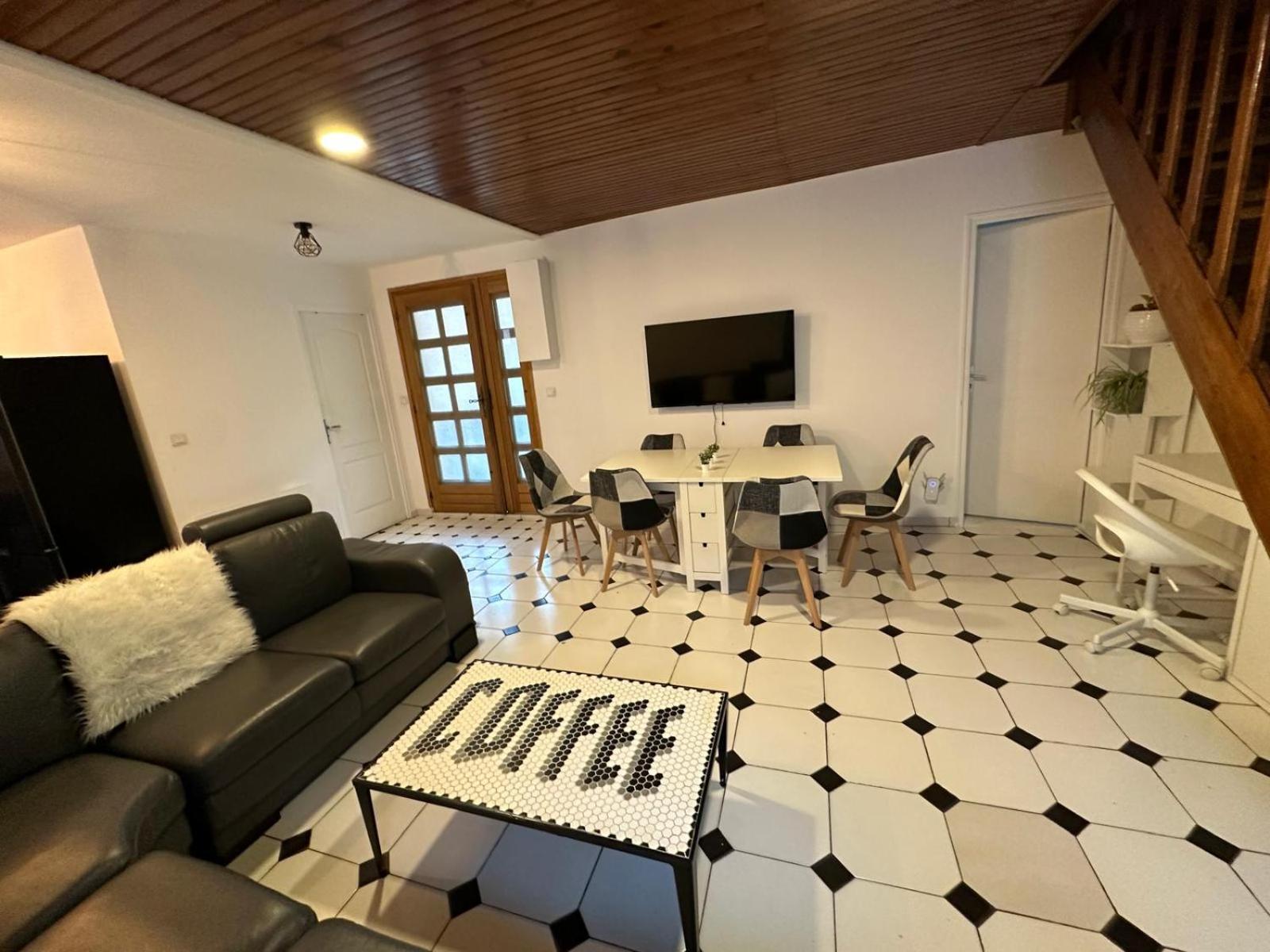 Agreable Appartement Dans Une Maison Saint-Denis  Buitenkant foto