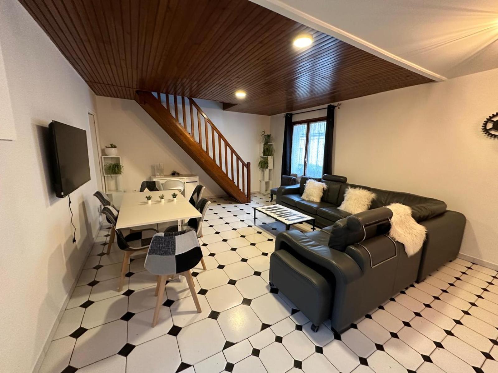 Agreable Appartement Dans Une Maison Saint-Denis  Buitenkant foto