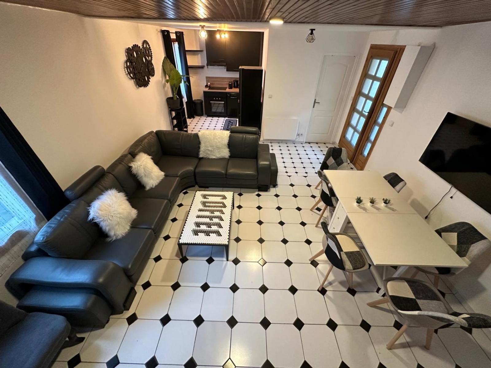 Agreable Appartement Dans Une Maison Saint-Denis  Buitenkant foto