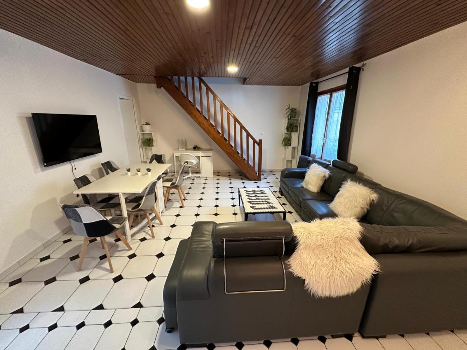 Agreable Appartement Dans Une Maison Saint-Denis  Buitenkant foto