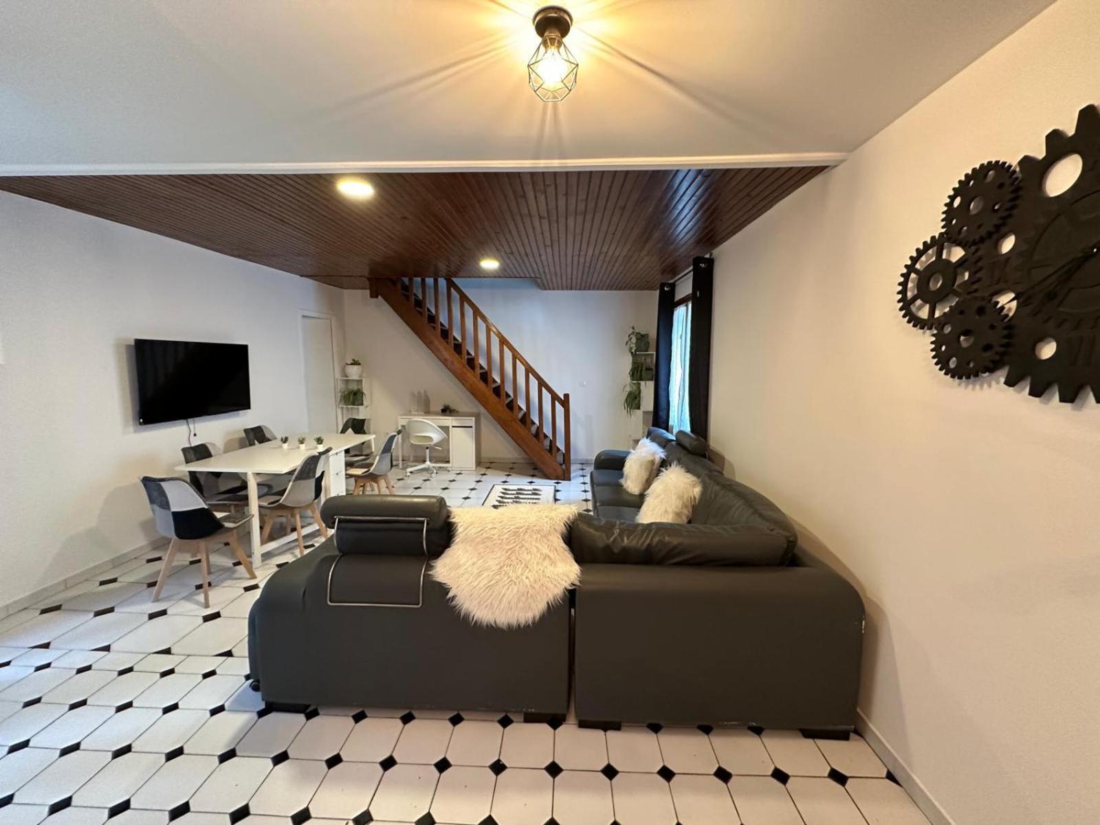 Agreable Appartement Dans Une Maison Saint-Denis  Buitenkant foto